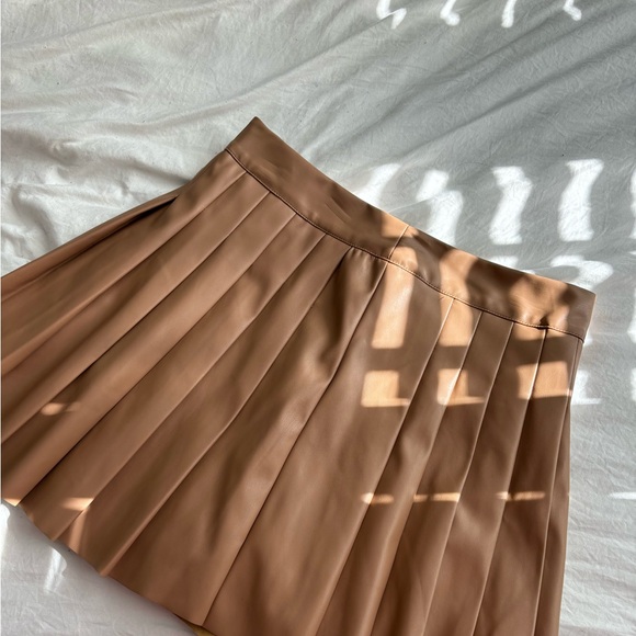 Do+Be Mini Brown Leather Pleated Skirt - Picture 1 of 7